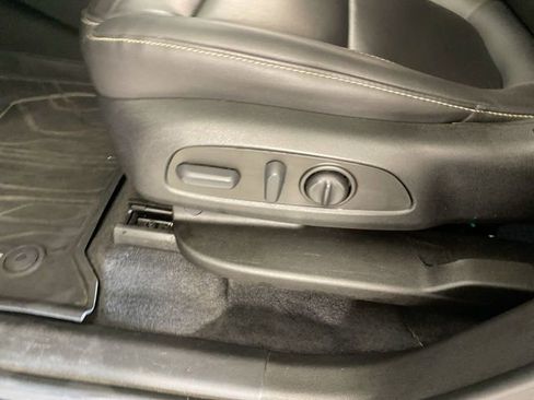 Used 2023 Chevrolet Traverse LT w/ LT Premium Package FWD image 25