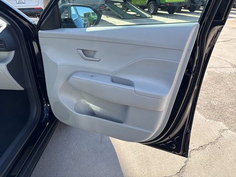 Used 2025 Hyundai Kona SEL FWD image 25