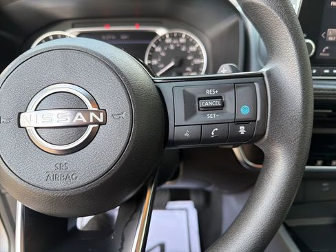 Used 2023 Nissan Rogue SV image 34