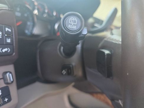 Used 2015 Chevrolet Tahoe LTZ RWD image 15