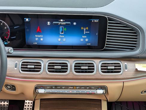 New 2026 Mercedes-Benz GLS 450 4MATIC image 32