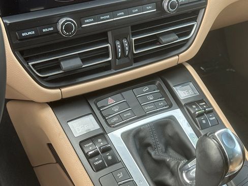 Used 2021 Porsche Macan image 21