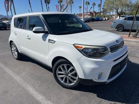 Used 2018 Kia Soul + image 3