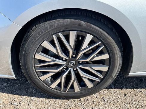 Used 2023 Nissan Altima 2.5 SV image 18