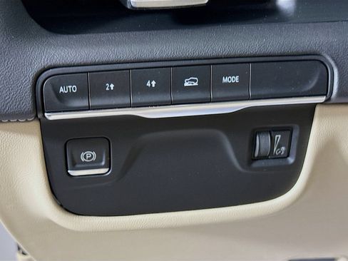 Used 2021 Cadillac Escalade ESV Premium Luxury w/ LPO, Radiant Package AWD/4WD image 10
