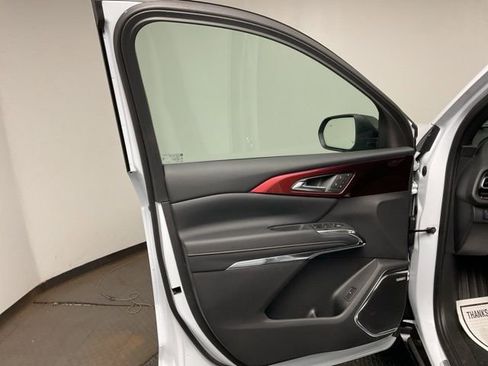 New 2026 Chevrolet Traverse RS image 9