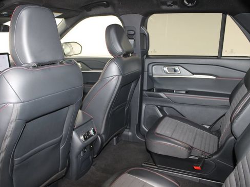 Used 2025 Ford Explorer ST-Line AWD/4WD image 19