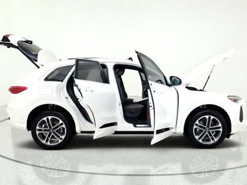 Used 2025 Audi Q5 Premium Plus w/ Premium Plus AWD/4WD image 20