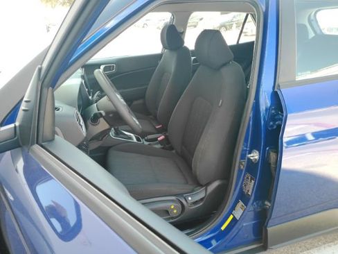 Used 2023 Hyundai Venue SE FWD image 15
