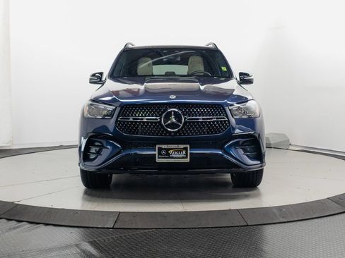 Used 2025 Mercedes-Benz GLE 450e 4MATIC w/ AMG Line Exterior image 2