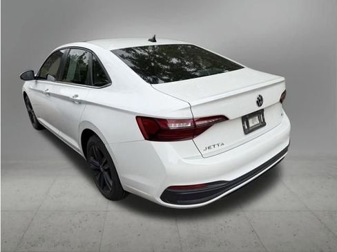 Used 2022 Volkswagen Jetta SE FWD image 6