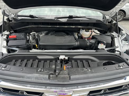 Used 2025 Chevrolet Silverado 1500 LT AWD/4WD image 21
