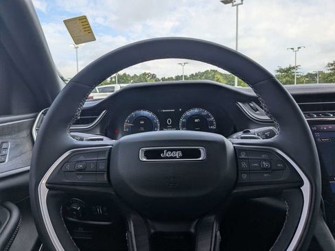 Used 2024 Jeep Grand Cherokee L Limited AWD/4WD image 29
