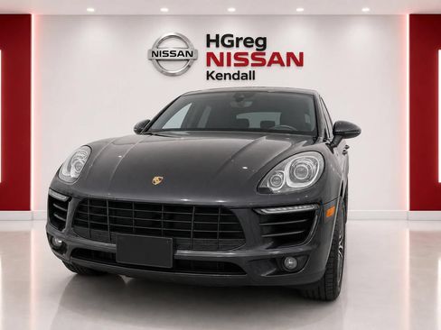 Used 2018 Porsche Macan Sport Edition AWD/4WD image 2