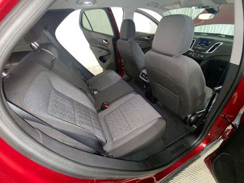 Used 2024 Chevrolet Equinox LT image 32