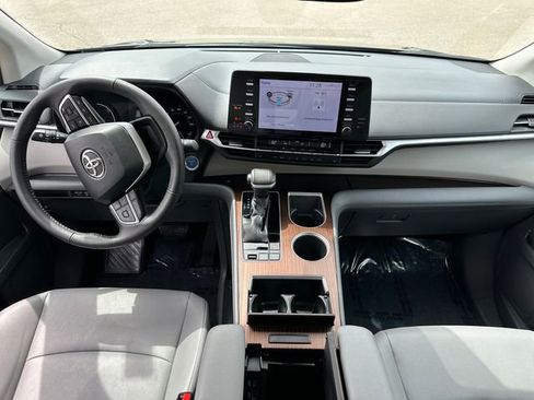 Certified 2023 Toyota Sienna XLE AWD/4WD image 25