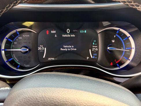 Used 2023 Chrysler Pacifica Limited FWD image 38
