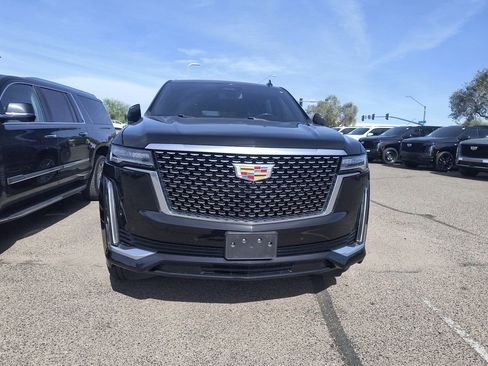 Used 2023 Cadillac Escalade ESV Luxury AWD/4WD image 2