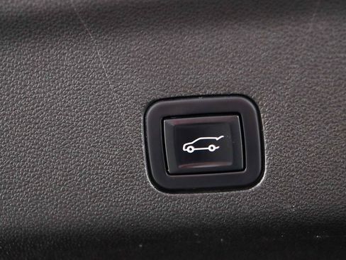 Used 2022 Chevrolet Suburban Z71 w/ Z71 Off-Road Package AWD/4WD image 34