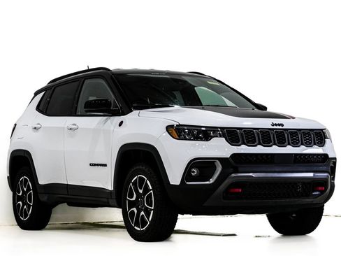 Used 2025 Jeep Compass Trailhawk AWD/4WD image 1