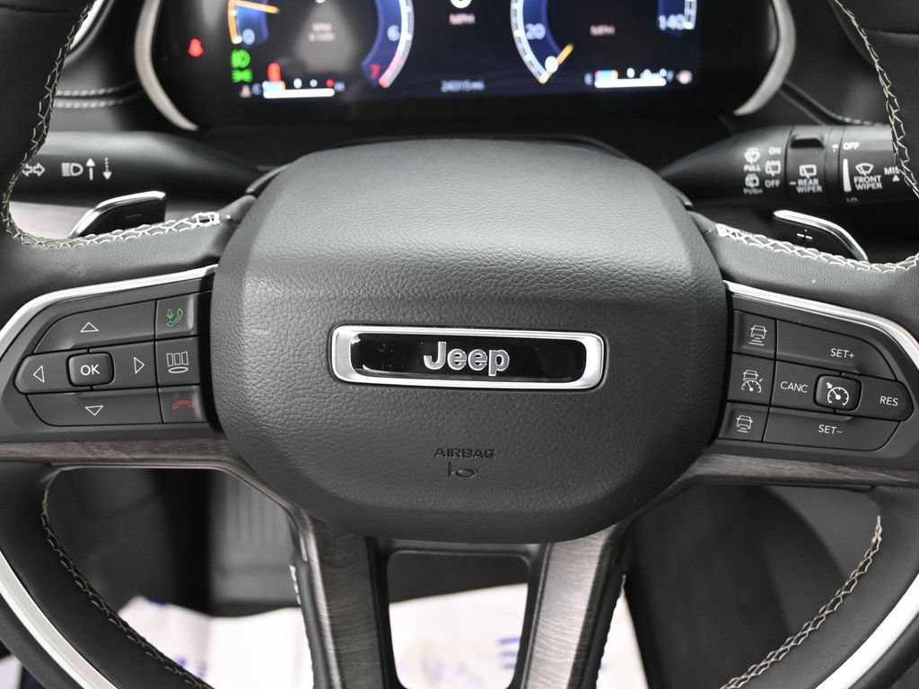 Used 2024 Jeep Grand Cherokee L Limited AWD/4WD image 18