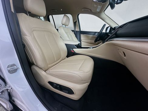 Used 2022 Jeep Grand Cherokee L Limited AWD/4WD image 32