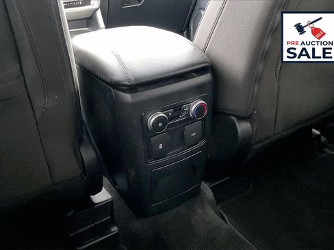 Used 2022 Ford Explorer XLT image 35