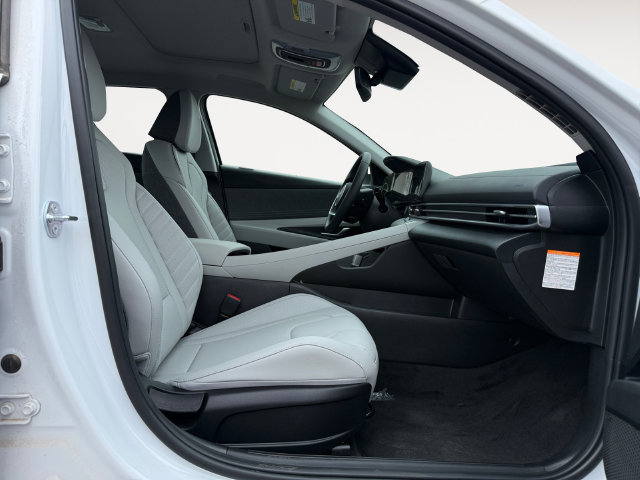Used 2025 Hyundai Elantra Limited FWD image 26