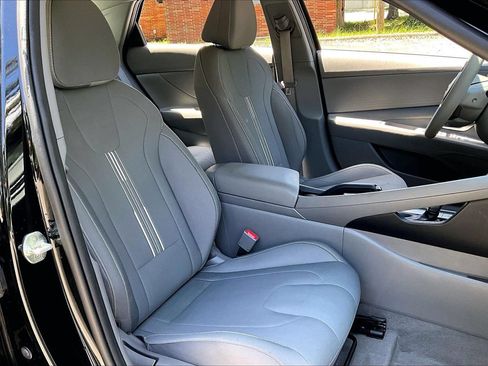 Used 2022 Hyundai Elantra SEL FWD image 28