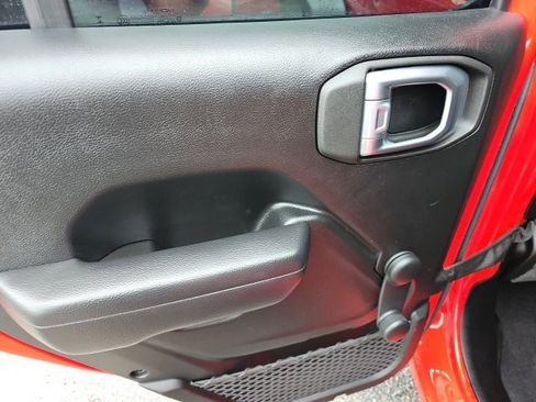 Used 2023 Jeep Gladiator Sport image 12