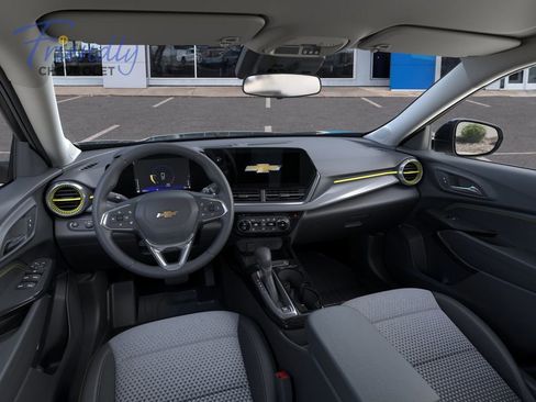 New 2026 Chevrolet Trax LT w/ LT Convenience Package FWD image 16