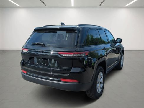 Used 2023 Jeep Grand Cherokee Limited w/ Black Appearance Package AWD/4WD image 6