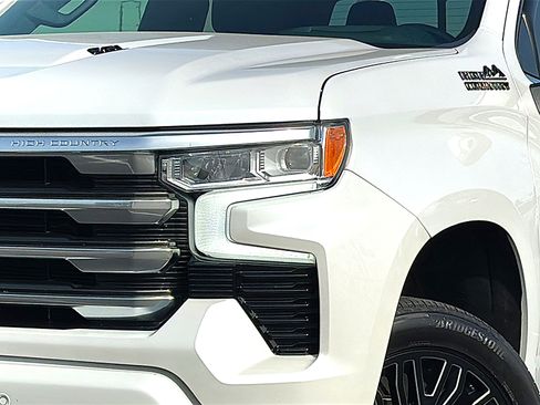 Used 2023 Chevrolet Silverado 1500 High Country w/ Technology Package image 4