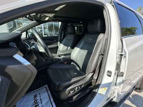 Certified 2023 Cadillac XT4 Premium Luxury w/ Enhanced Visibility Package image 19