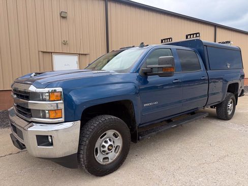 Used 2018 Chevrolet Silverado 2500 LT w/ LT Fleet Convenience Package AWD/4WD image 2