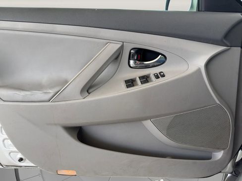 Used 2011 Toyota Camry LE w/ LE Extra-Value Pkg FWD image 12
