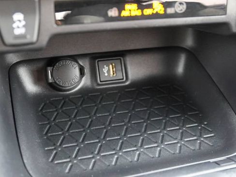 Used 2025 Toyota RAV4 XLE FWD image 22