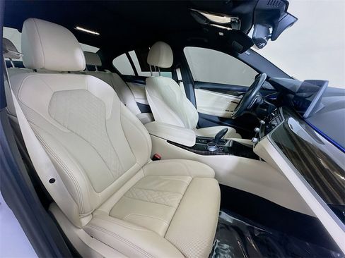 Used 2021 BMW 530i w/ Premium Package image 12