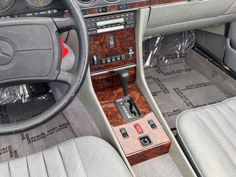 Used 1987 Mercedes-Benz 560 SL image 23