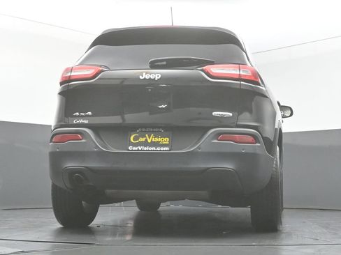 Used 2018 Jeep Cherokee Latitude w/ Safety Group AWD/4WD image 45