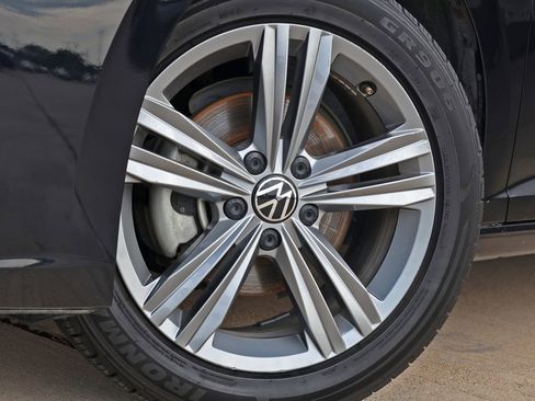 Used 2024 Volkswagen Jetta SE FWD image 12