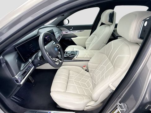 Used 2025 BMW i7 eDrive50 w/ M Sport Package RWD image 18
