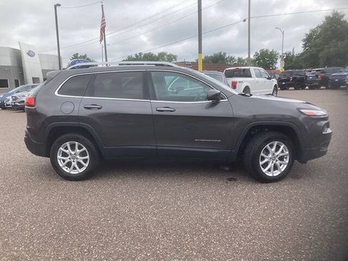 Used 2014 Jeep Cherokee Latitude AWD/4WD image 4