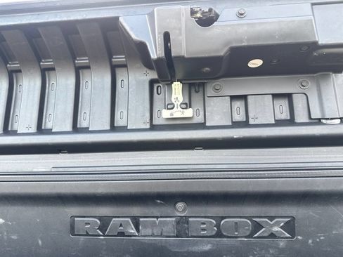 Used 2020 RAM 1500 4x4 Crew Cab Classic image 34