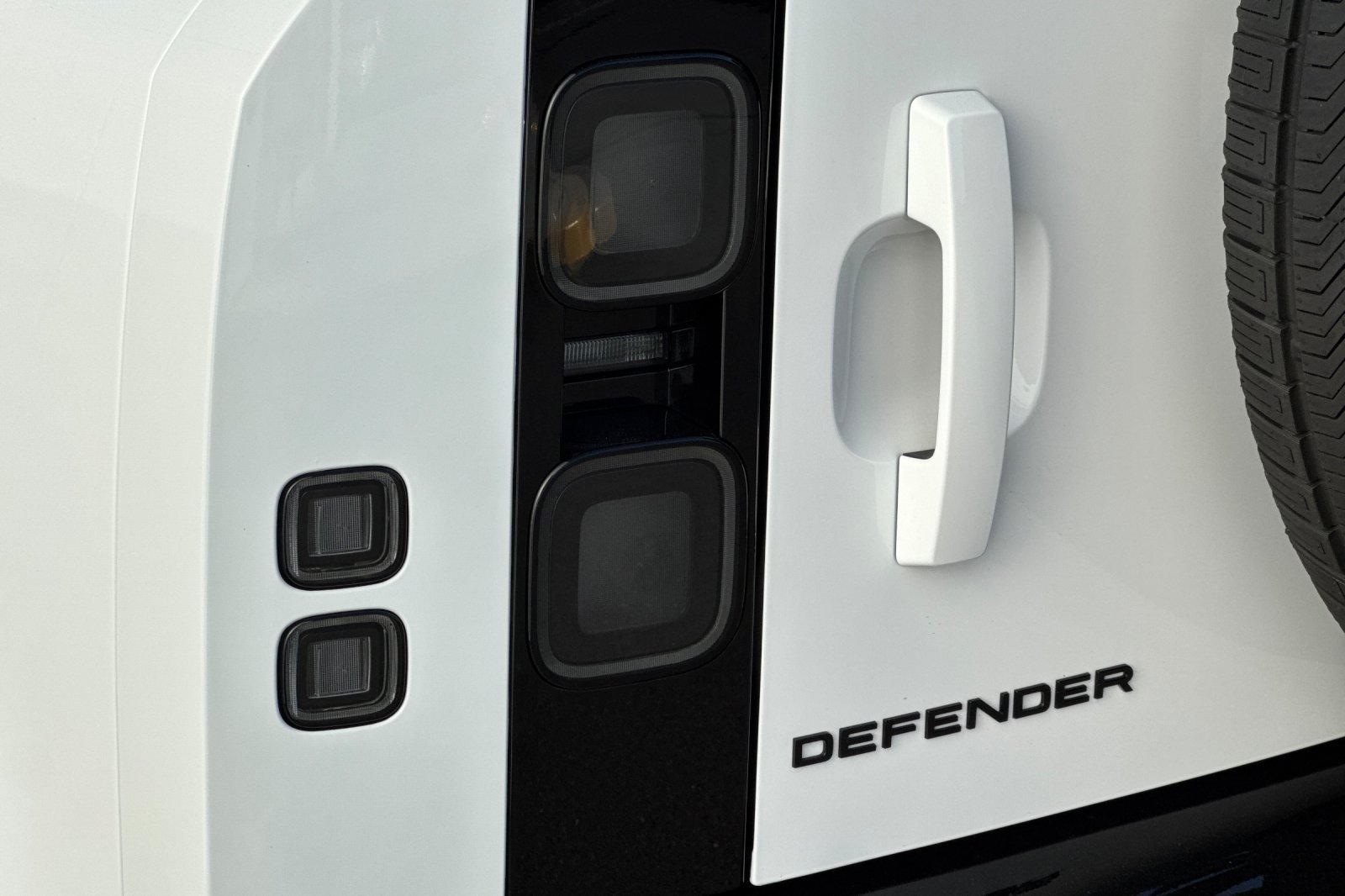 Certified 2026 Land Rover Defender 110 X-Dynamic SE AWD/4WD image 33