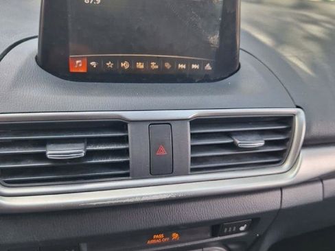 Used 2018 MAZDA MAZDA3 Touring image 26