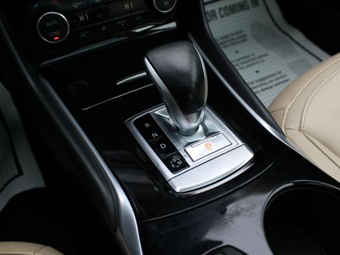 Used 2017 INFINITI QX30 Premium w/ Navigation Package image 17