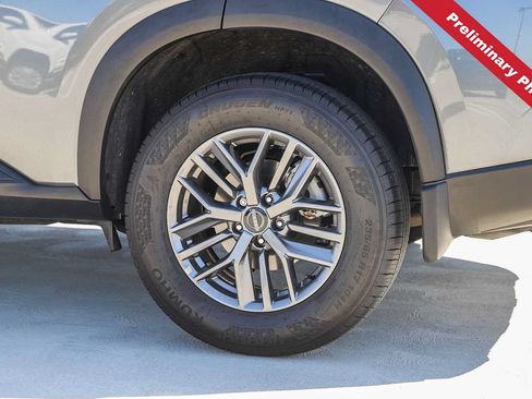 Used 2025 Nissan Rogue S FWD image 12