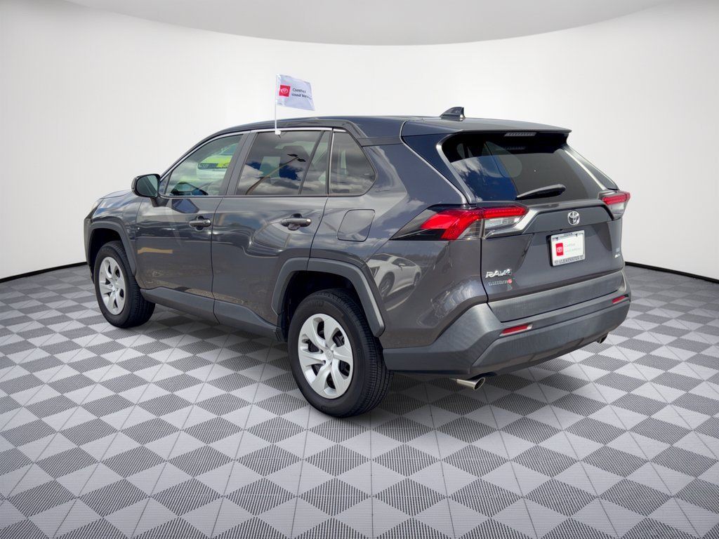 Used 2023 Toyota RAV4 LE AWD/4WD image 3