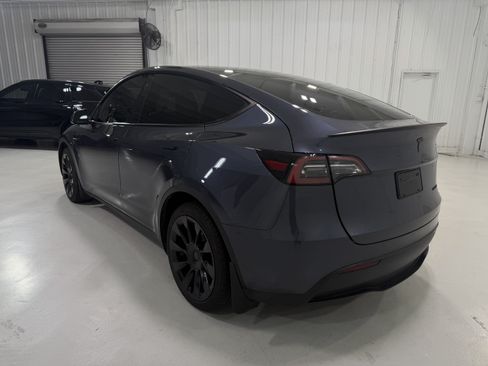 Used 2023 Tesla Model Y Long Range AWD/4WD image 2